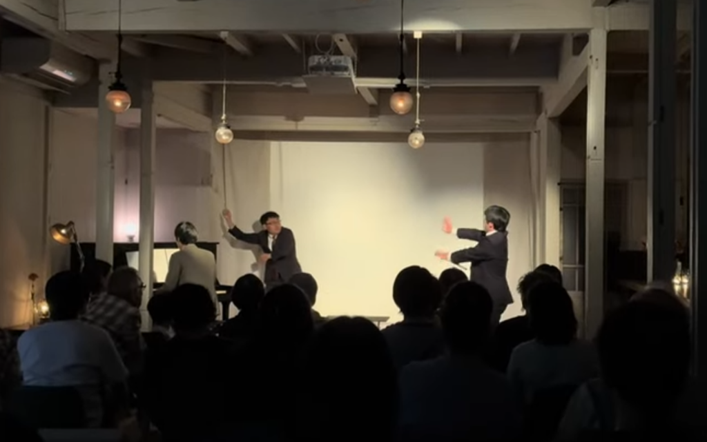 満席に近い会場で上演されたモダン狂言会
