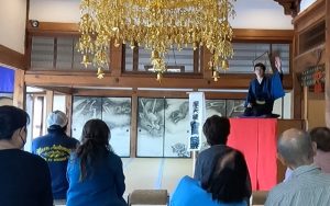 寶楽さんのぜんざい公社
荘厳な天蓋の前で、説法のようです